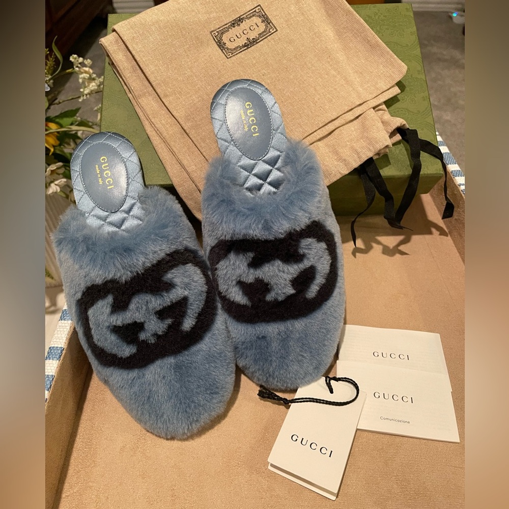 🖤🩵Gucci Inlaid Cordoba GG made of Lamb Fur in the color Sweet Blue - Black🩵🖤